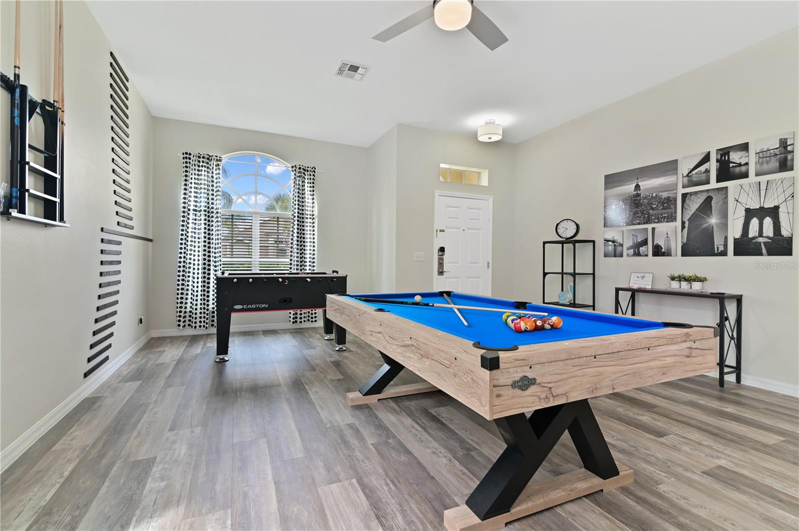 Image 11 of 79 For 16640 Palm Spring Drive