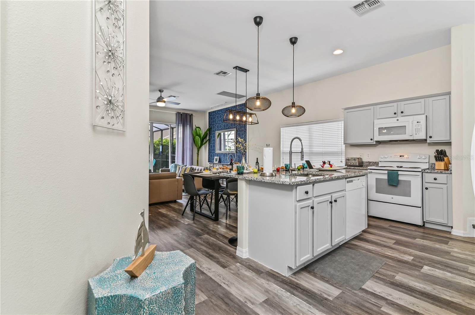 Image 13 of 79 For 16640 Palm Spring Drive