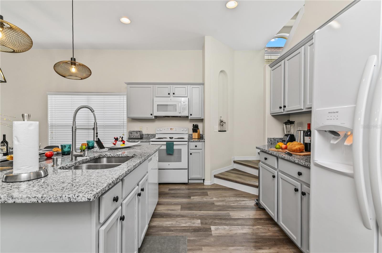 Image 14 of 79 For 16640 Palm Spring Drive