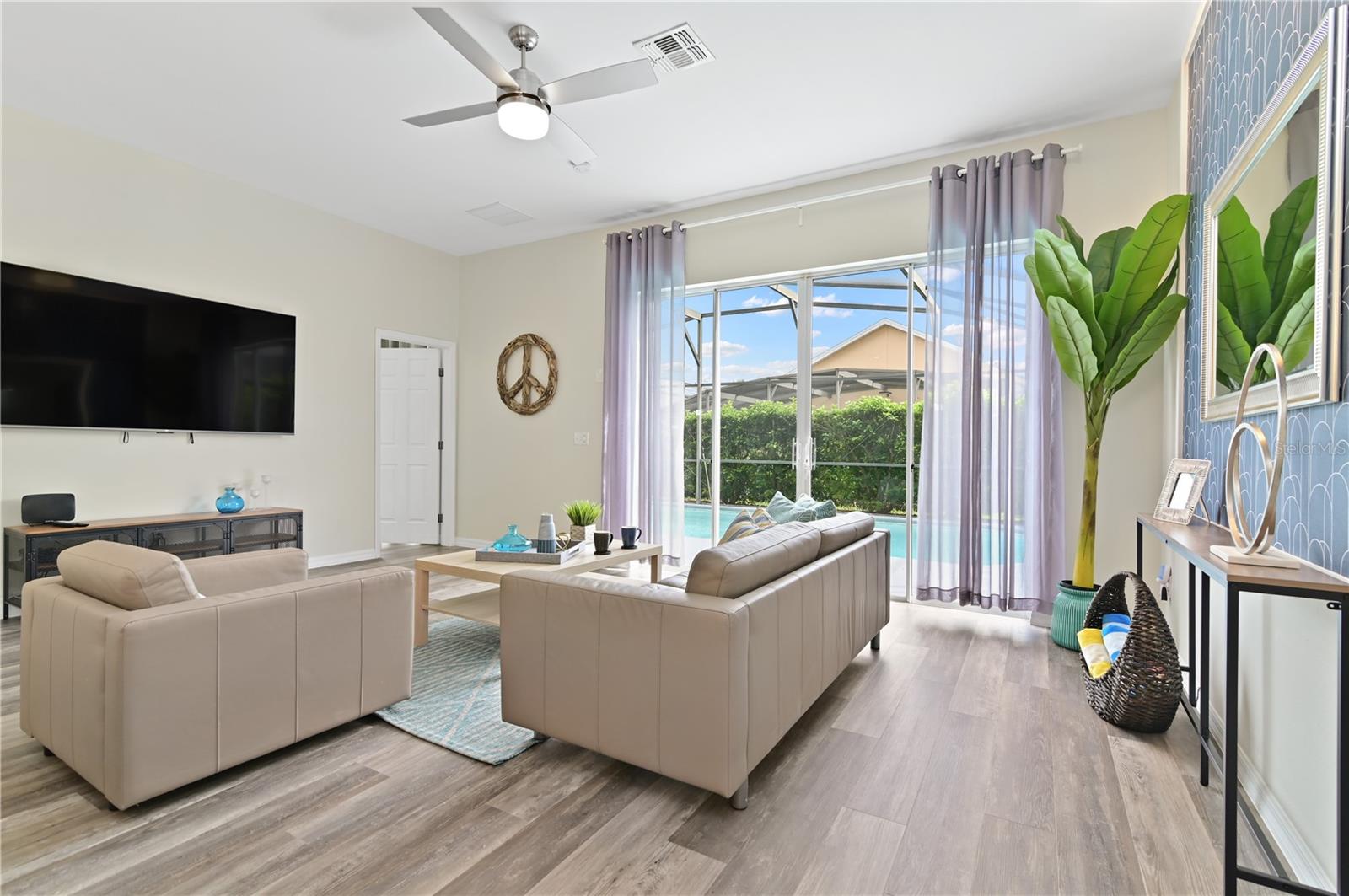 Image 22 of 79 For 16640 Palm Spring Drive