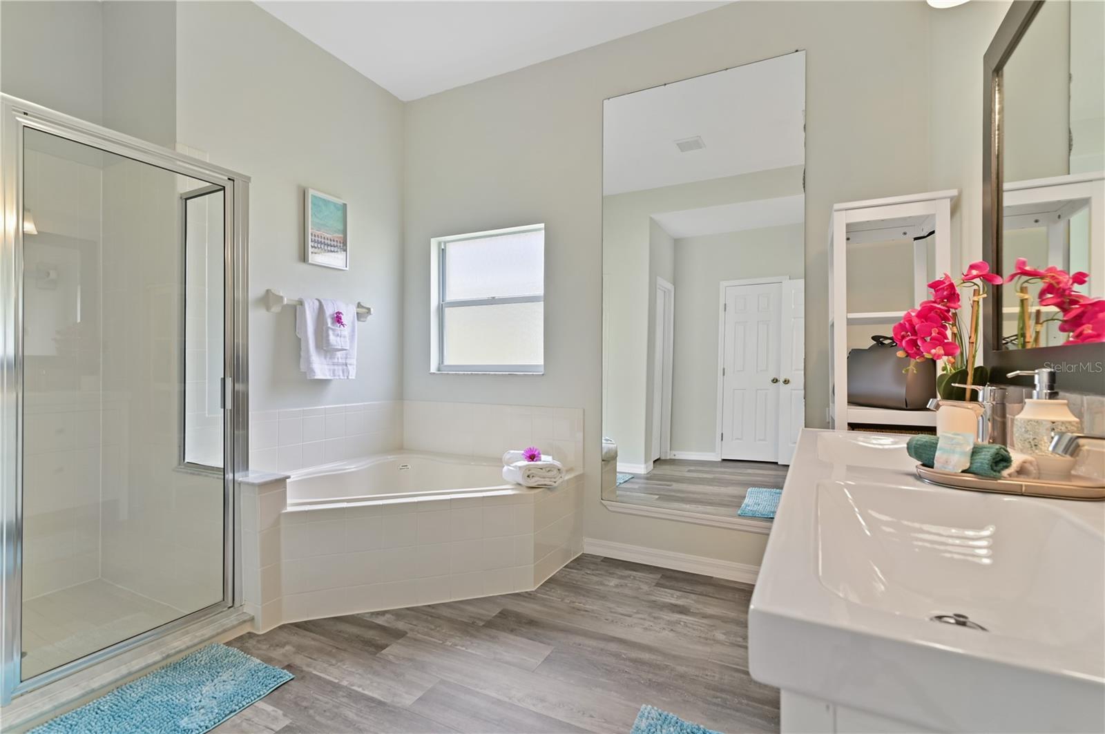 Image 33 of 79 For 16640 Palm Spring Drive