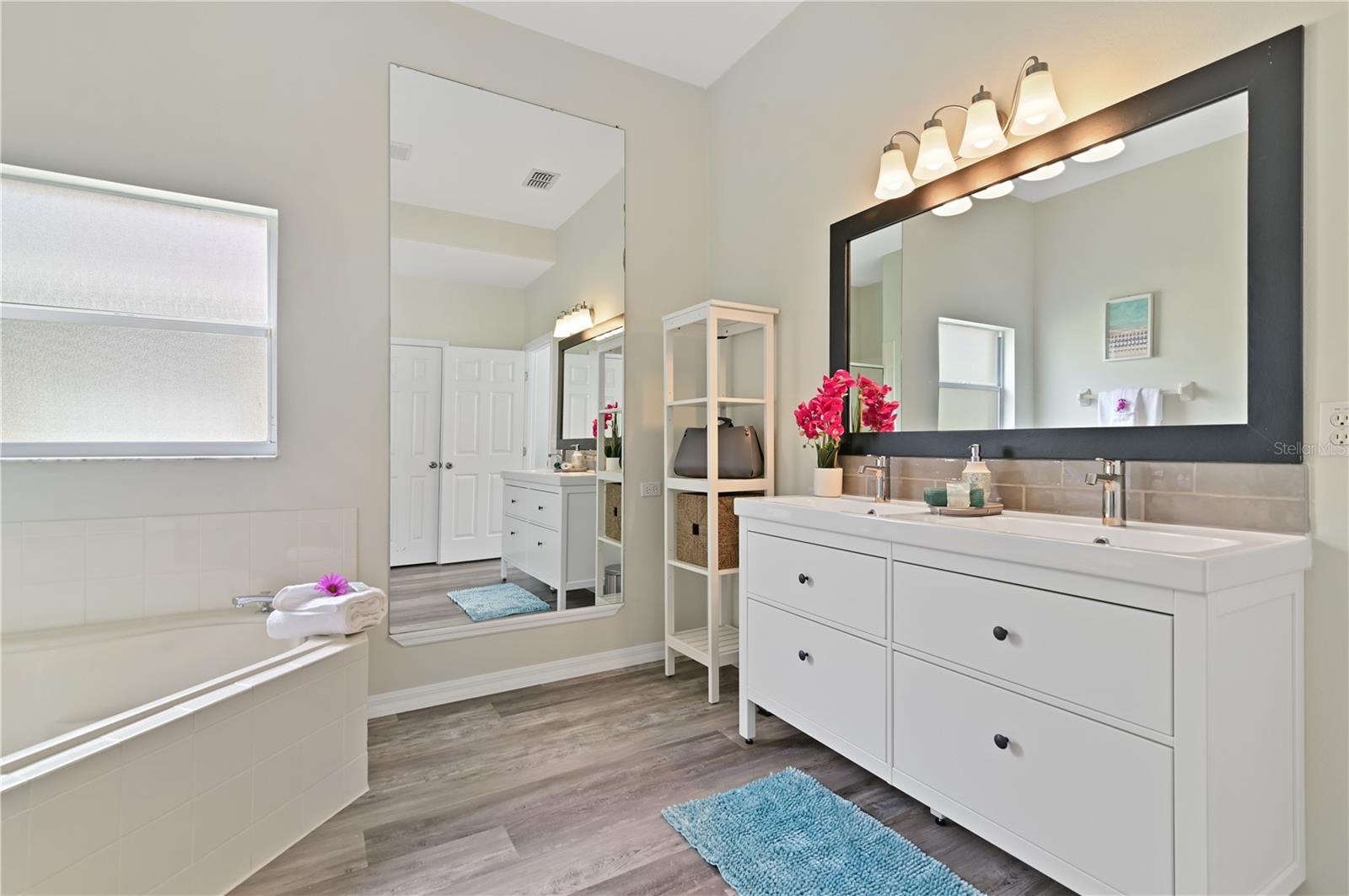 Image 34 of 79 For 16640 Palm Spring Drive