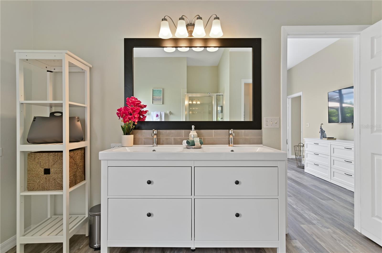 Image 36 of 79 For 16640 Palm Spring Drive