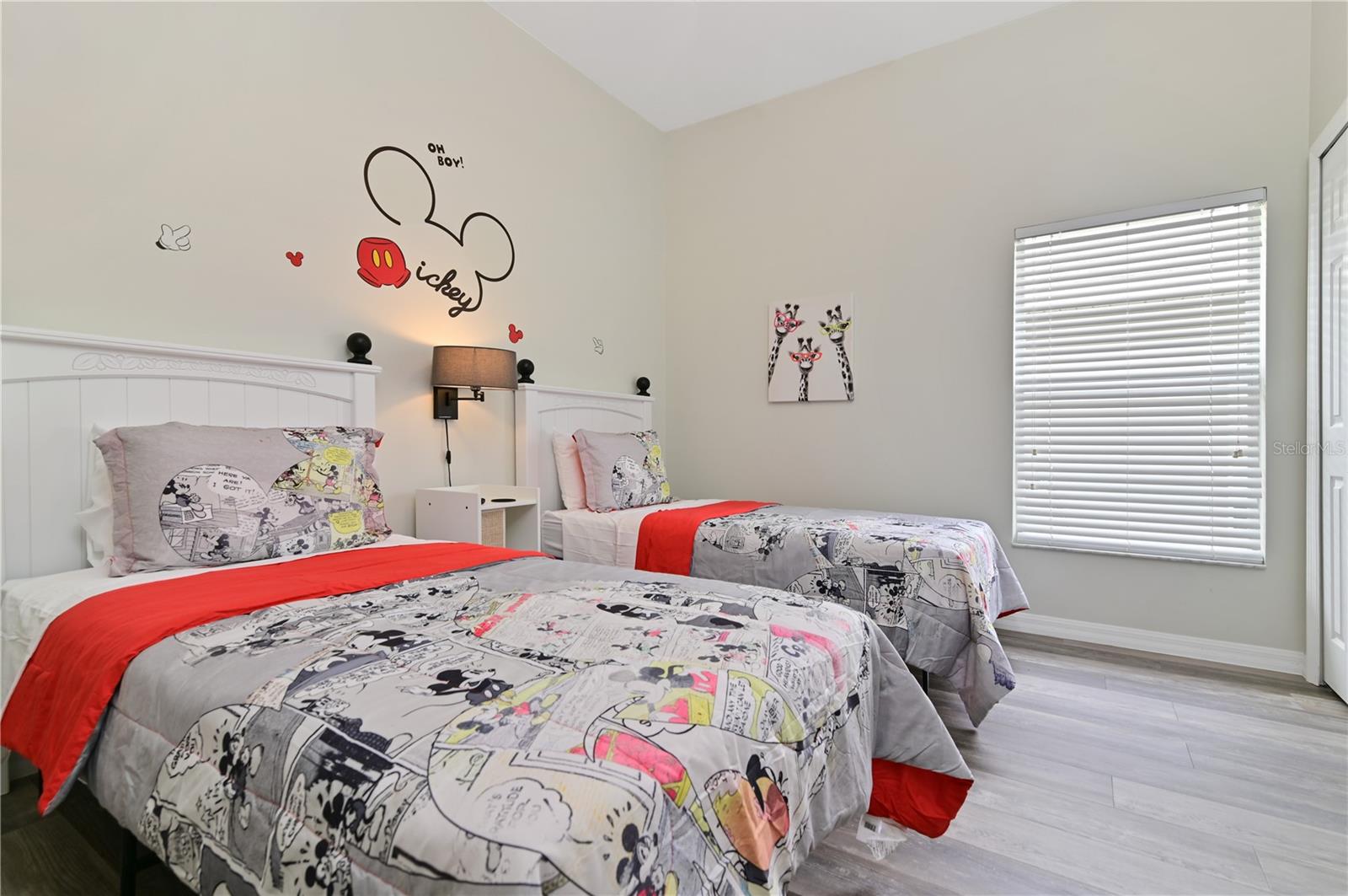 Image 38 of 79 For 16640 Palm Spring Drive