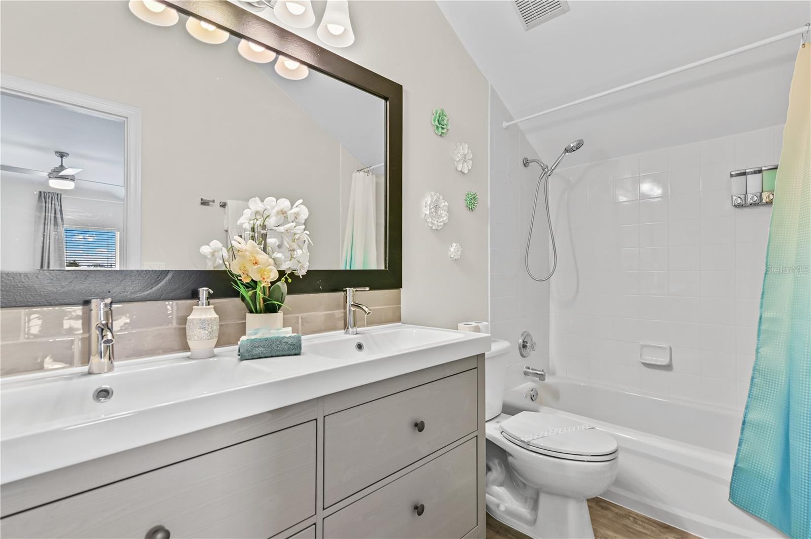 Image 51 of 79 For 16640 Palm Spring Drive