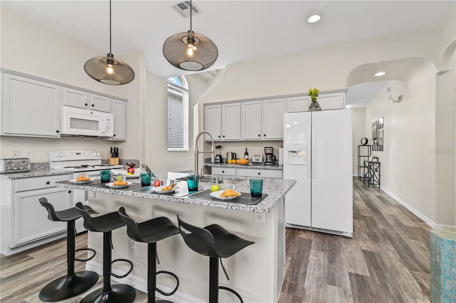 Image 6 of 79 For 16640 Palm Spring Drive