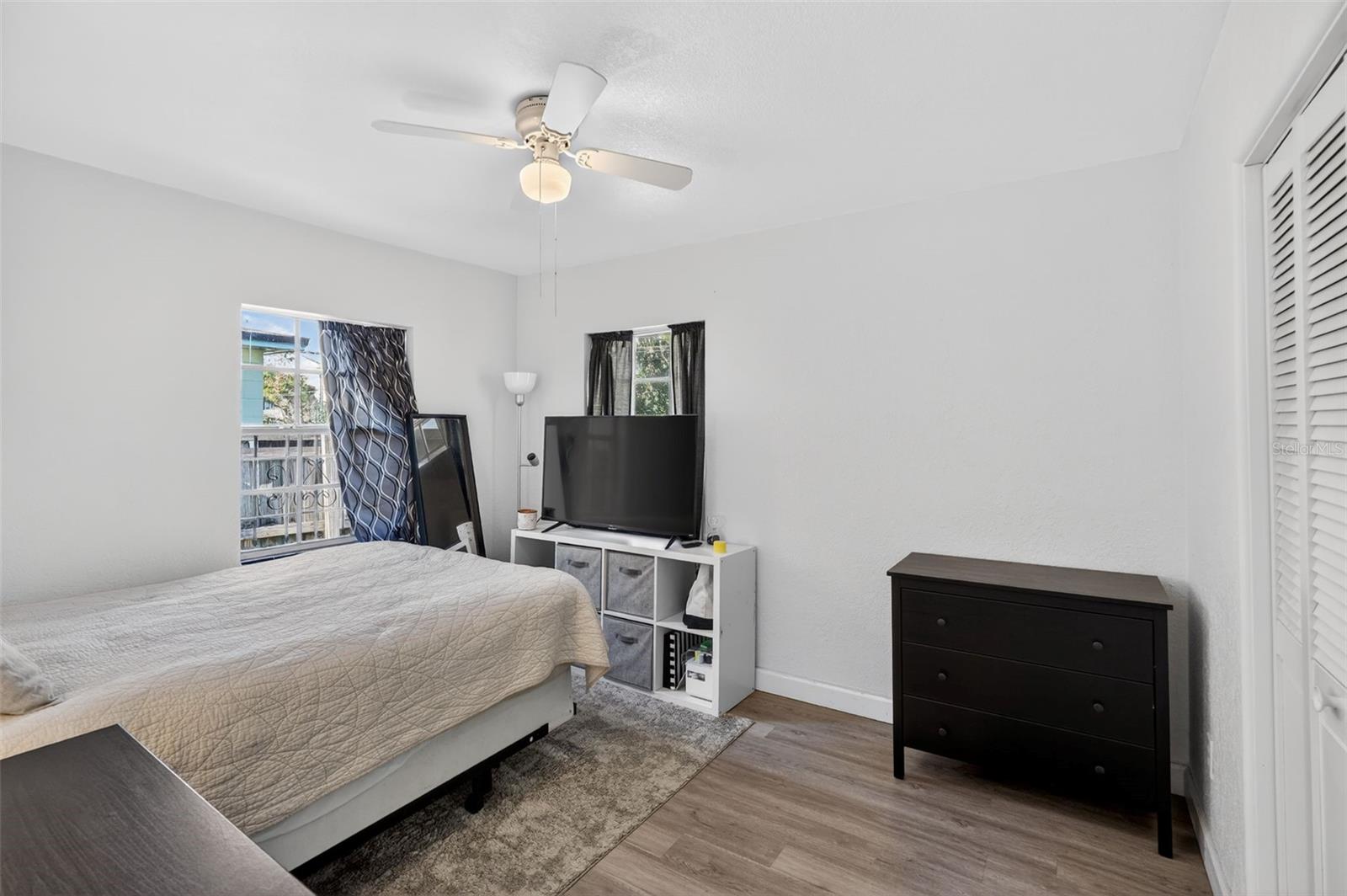 Image 11 of 19 For 700 28th Street