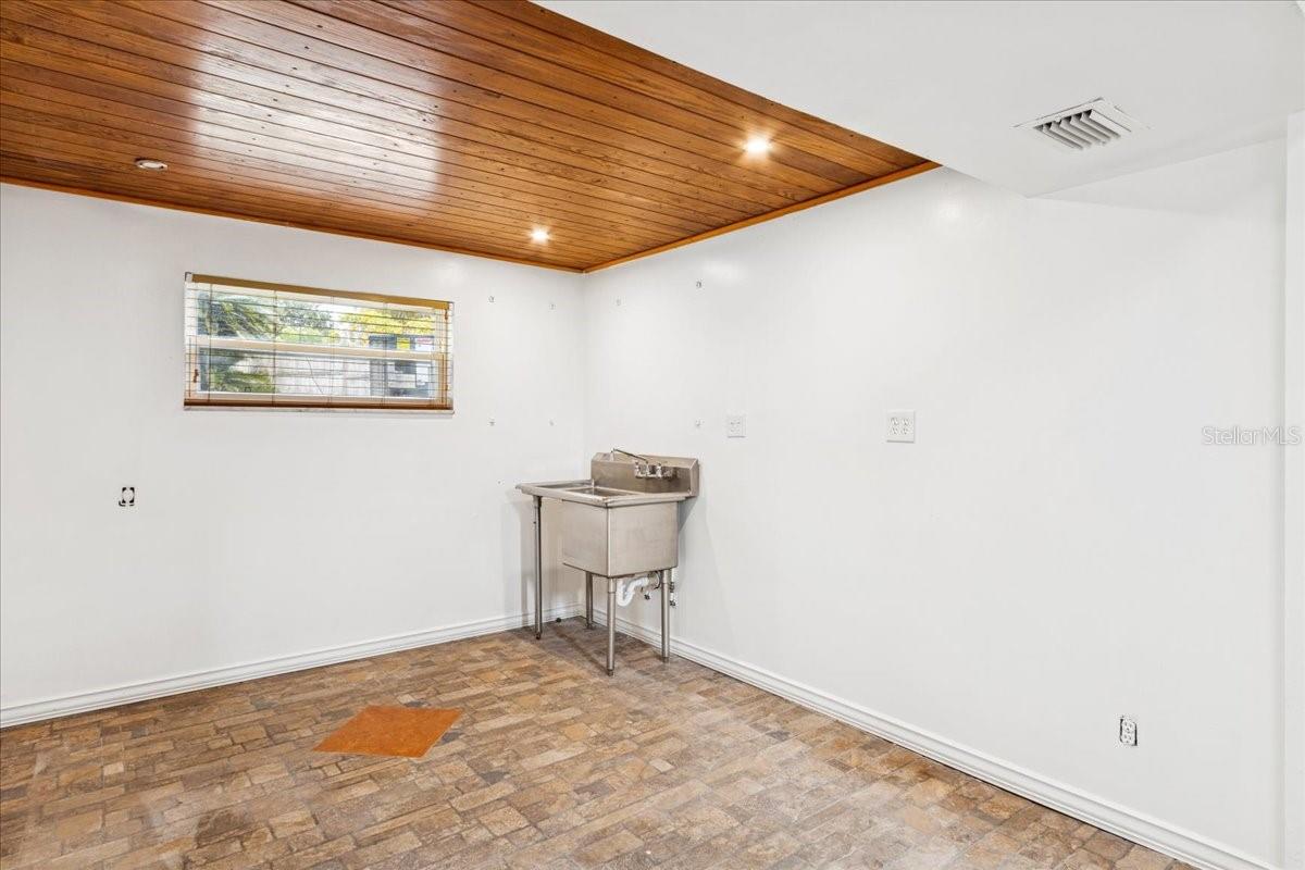 Image 16 of 22 For 521 Brookside Circle