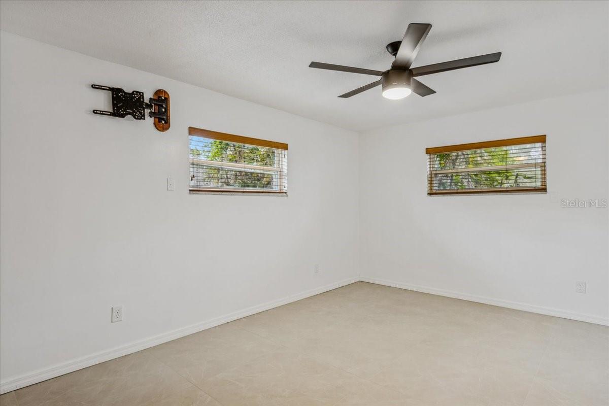 Image 19 of 22 For 521 Brookside Circle