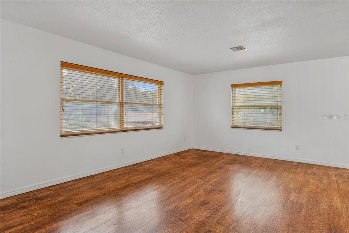 Image 5 of 22 For 521 Brookside Circle