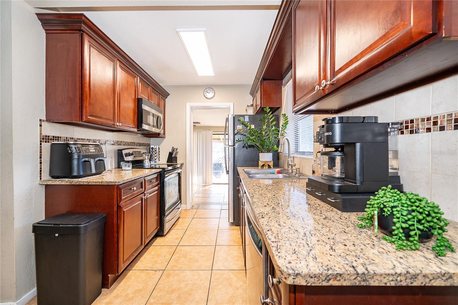 Image 15 of 28 For 944 Halstead Street