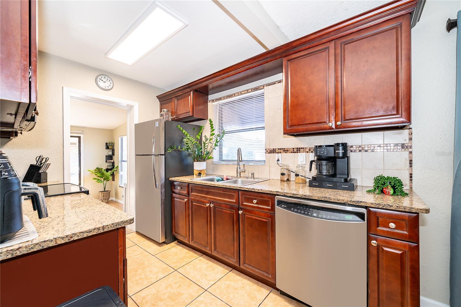 Image 16 of 28 For 944 Halstead Street