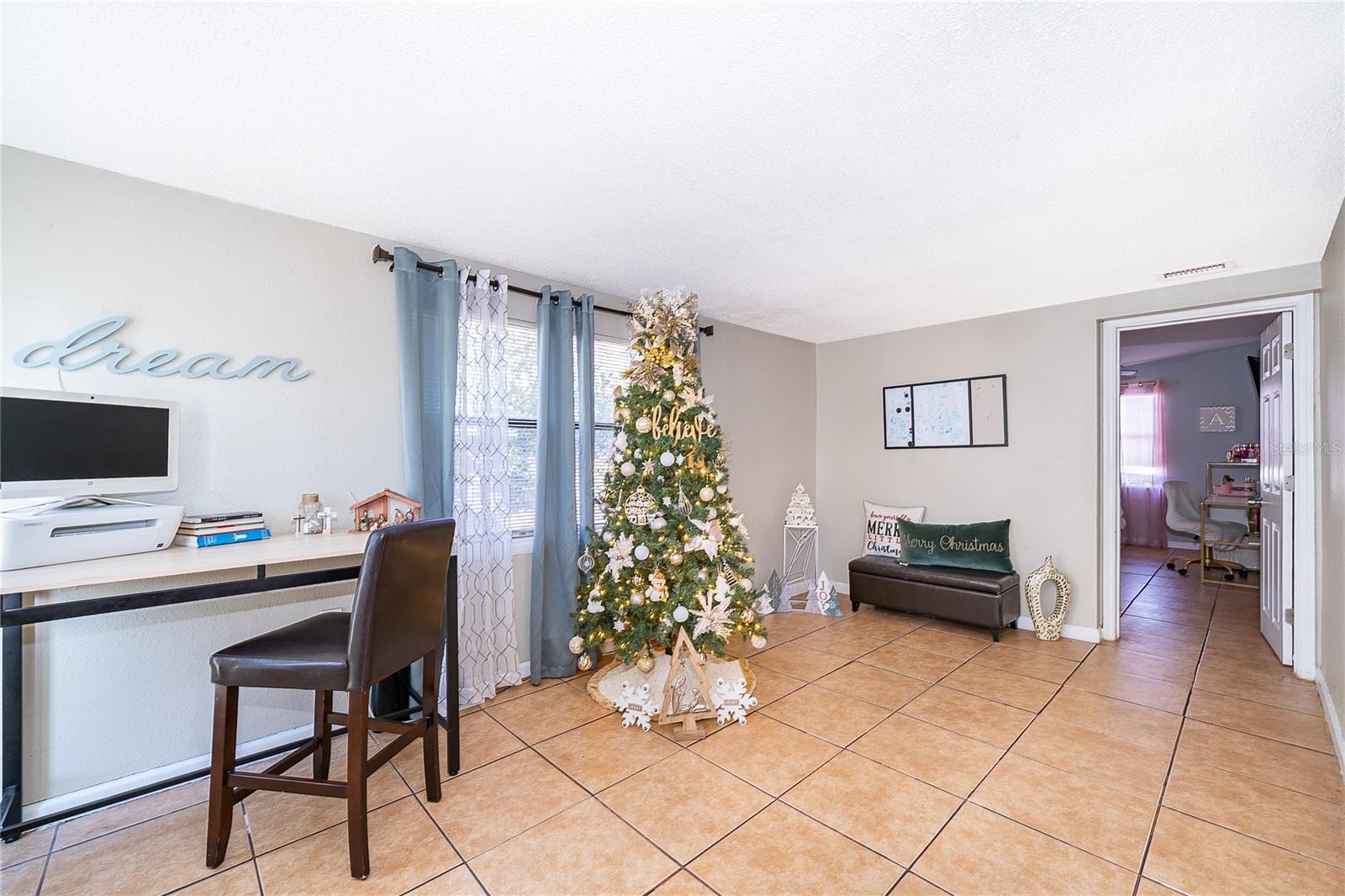 Image 19 of 28 For 944 Halstead Street