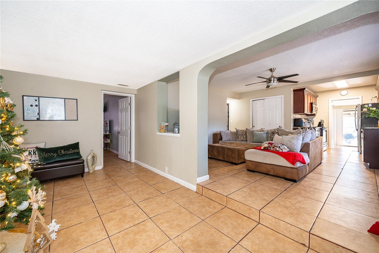 Image 20 of 28 For 944 Halstead Street