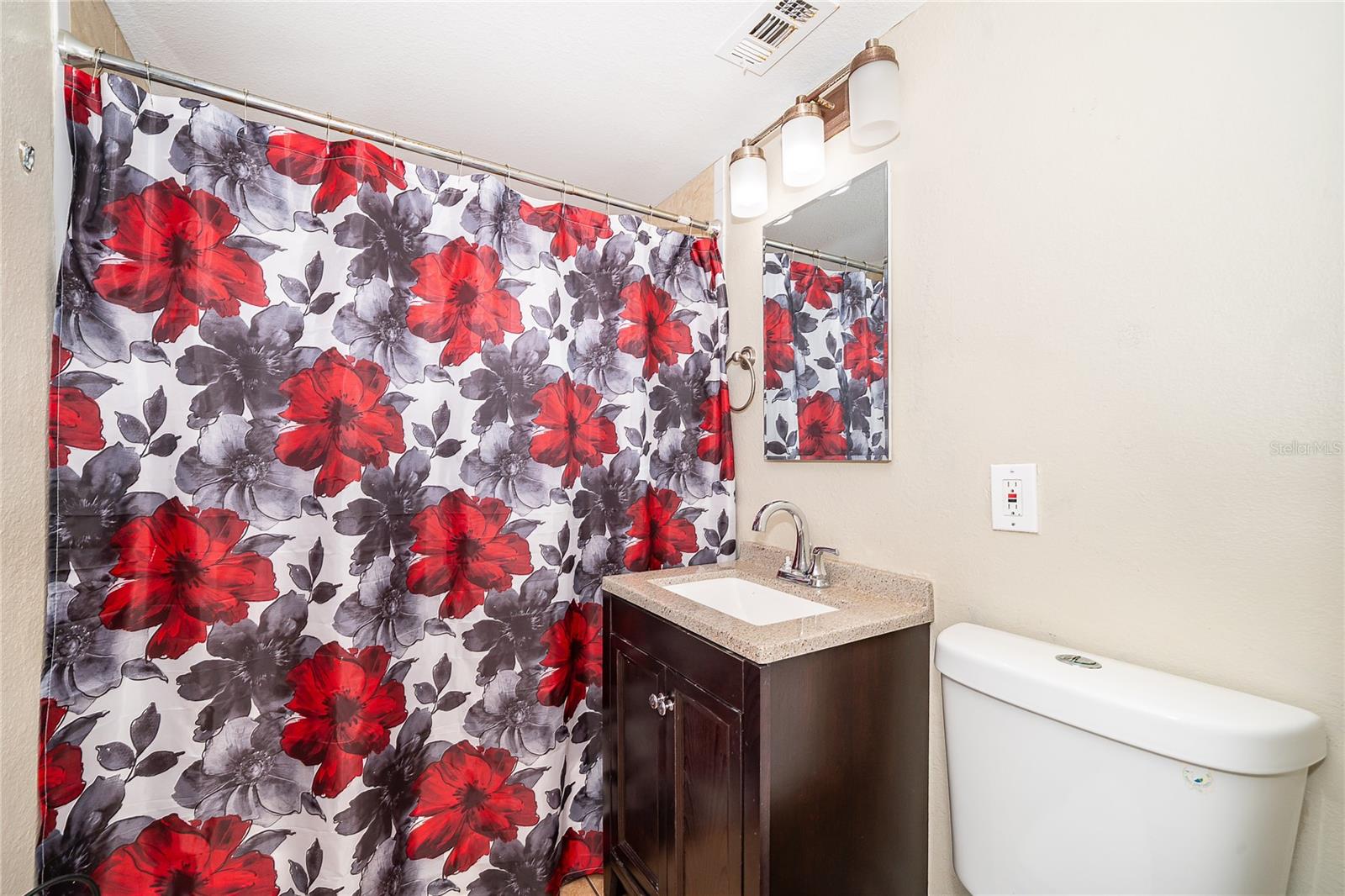 Image 26 of 28 For 944 Halstead Street