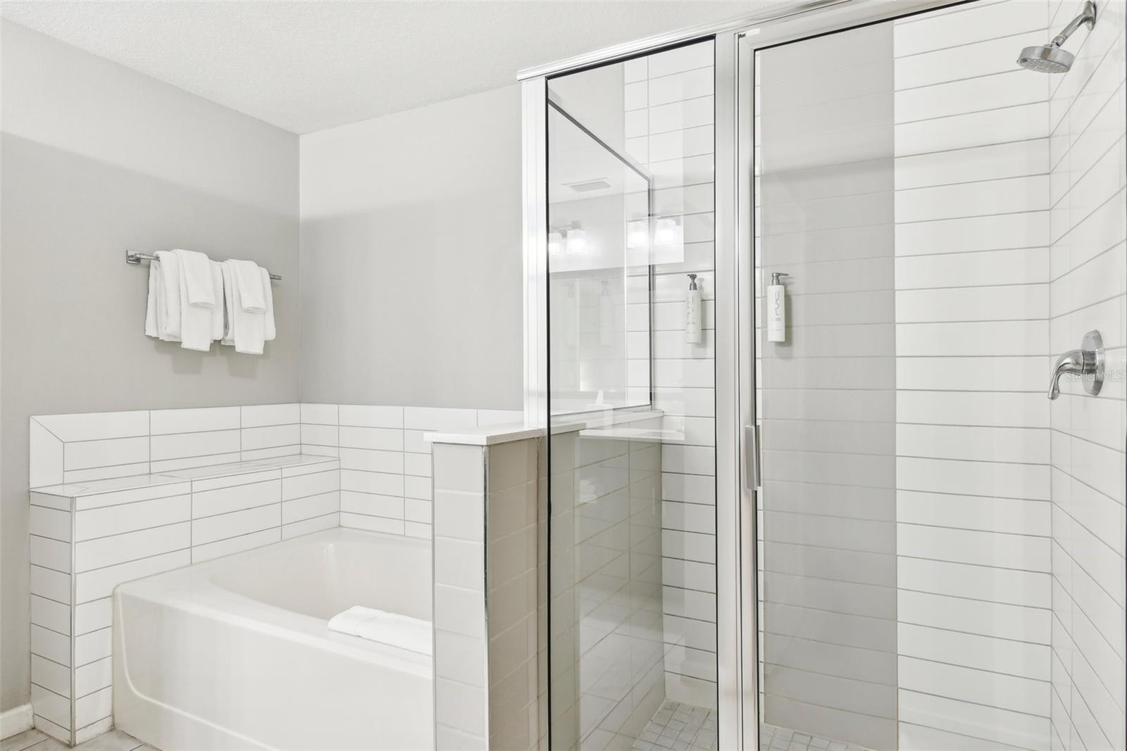 Image 23 of 31 For 14501 Grove Resort Avenue 1746