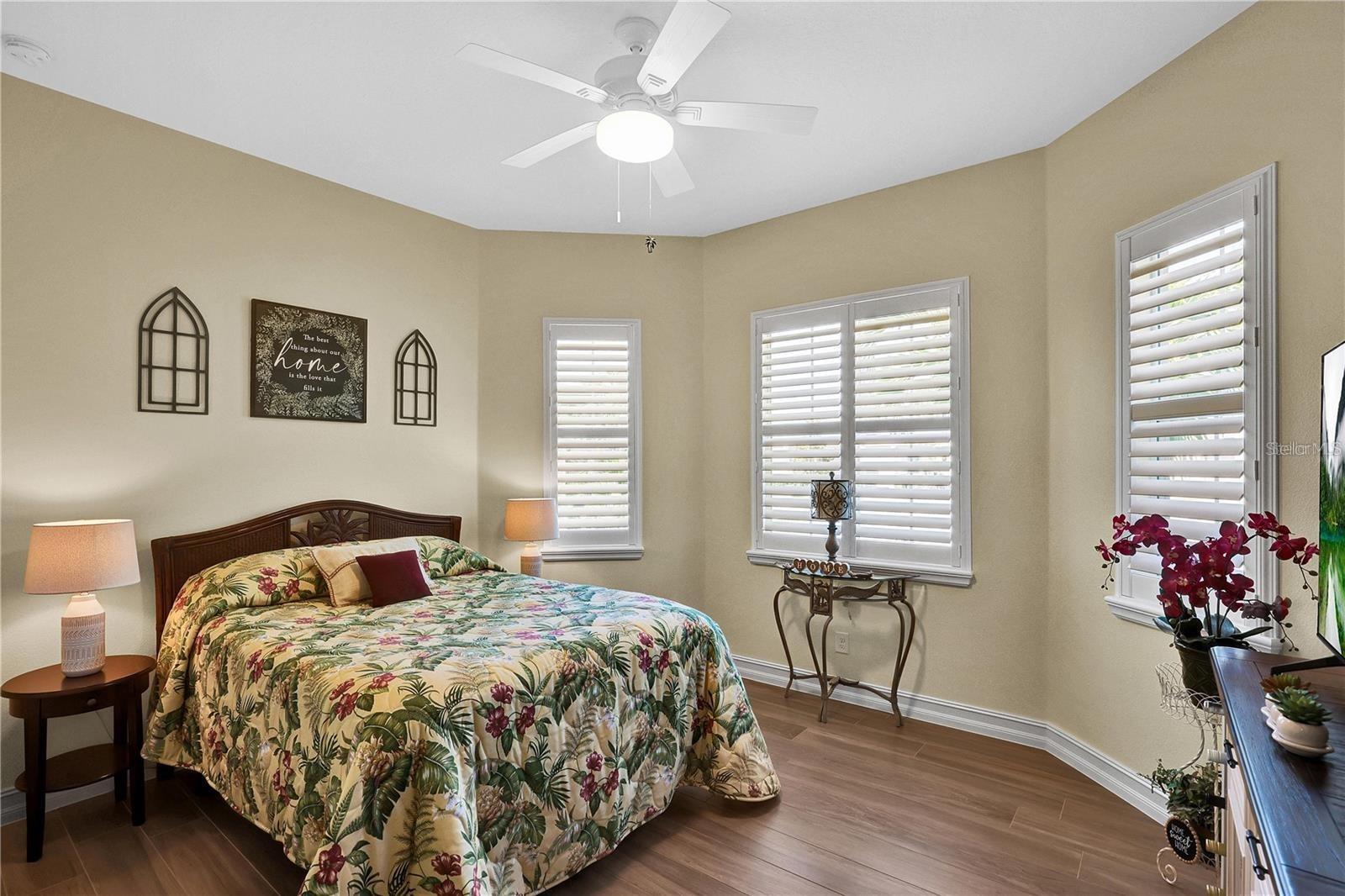 Image 27 of 46 For 5497 56th Court E