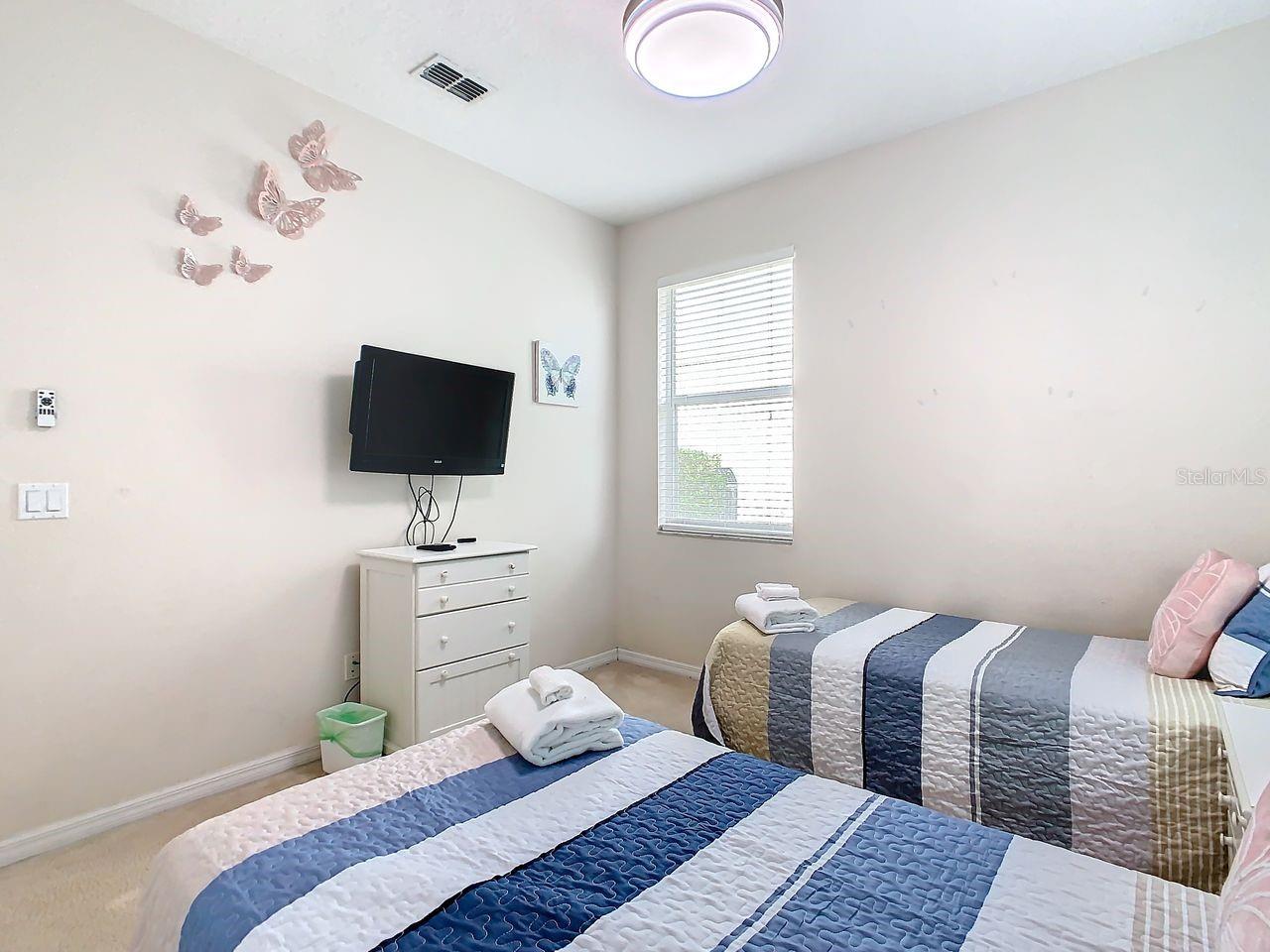 Image 21 of 50 For 349 Oxford Drive