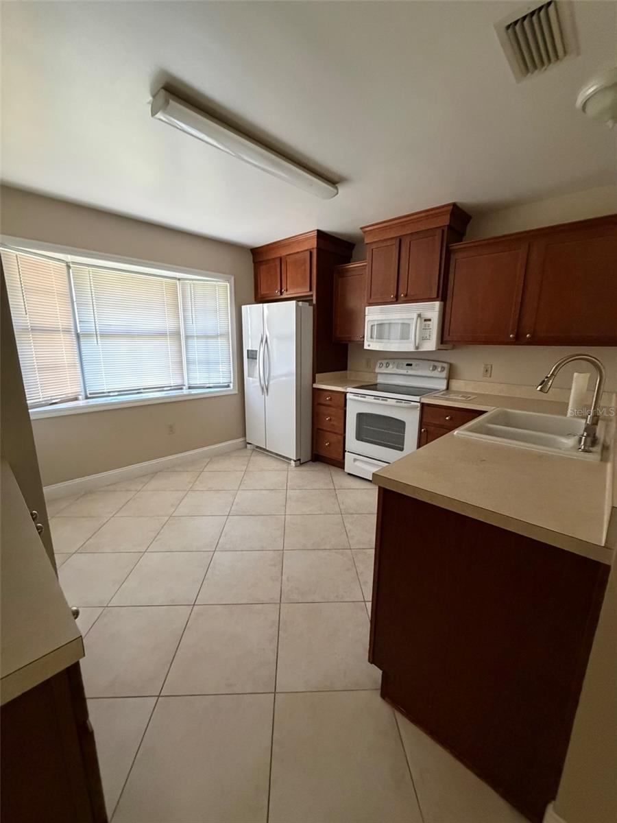 Image 6 of 27 For 1120 Monroe Avenue