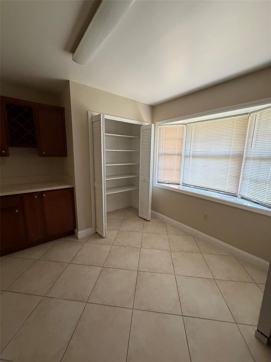 Image 7 of 27 For 1120 Monroe Avenue