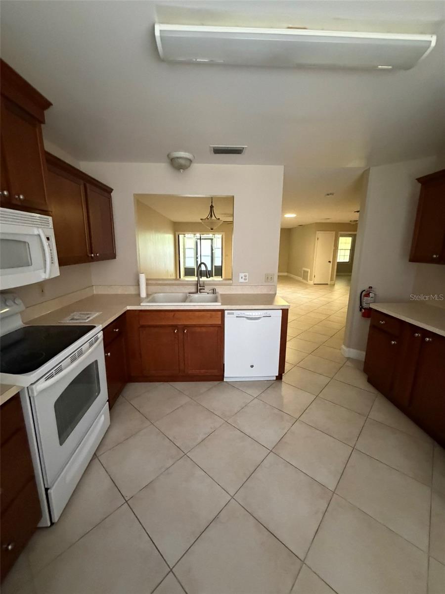 Image 9 of 27 For 1120 Monroe Avenue