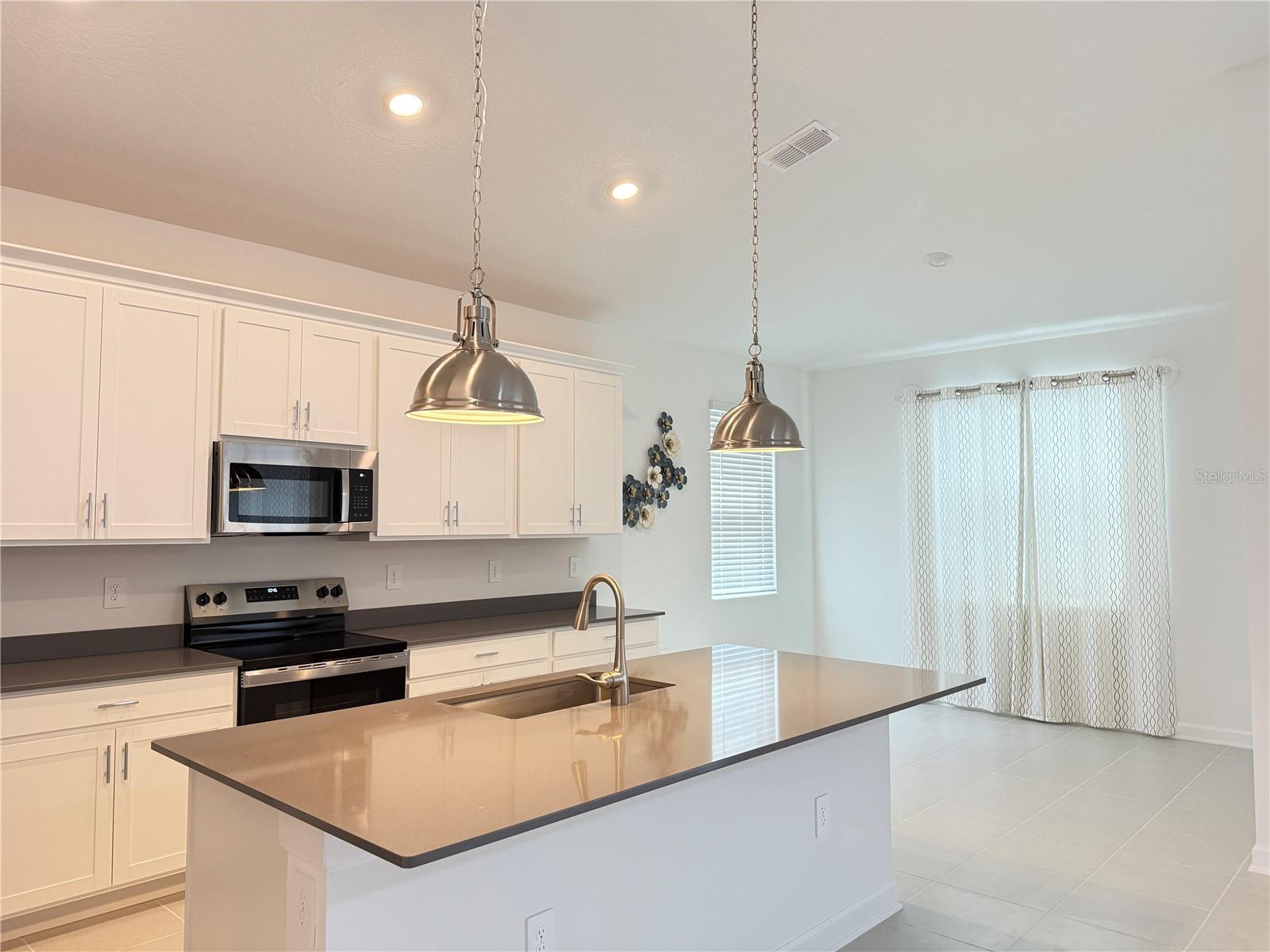 Image 11 of 73 For 7117 Dilly Lake Avenue