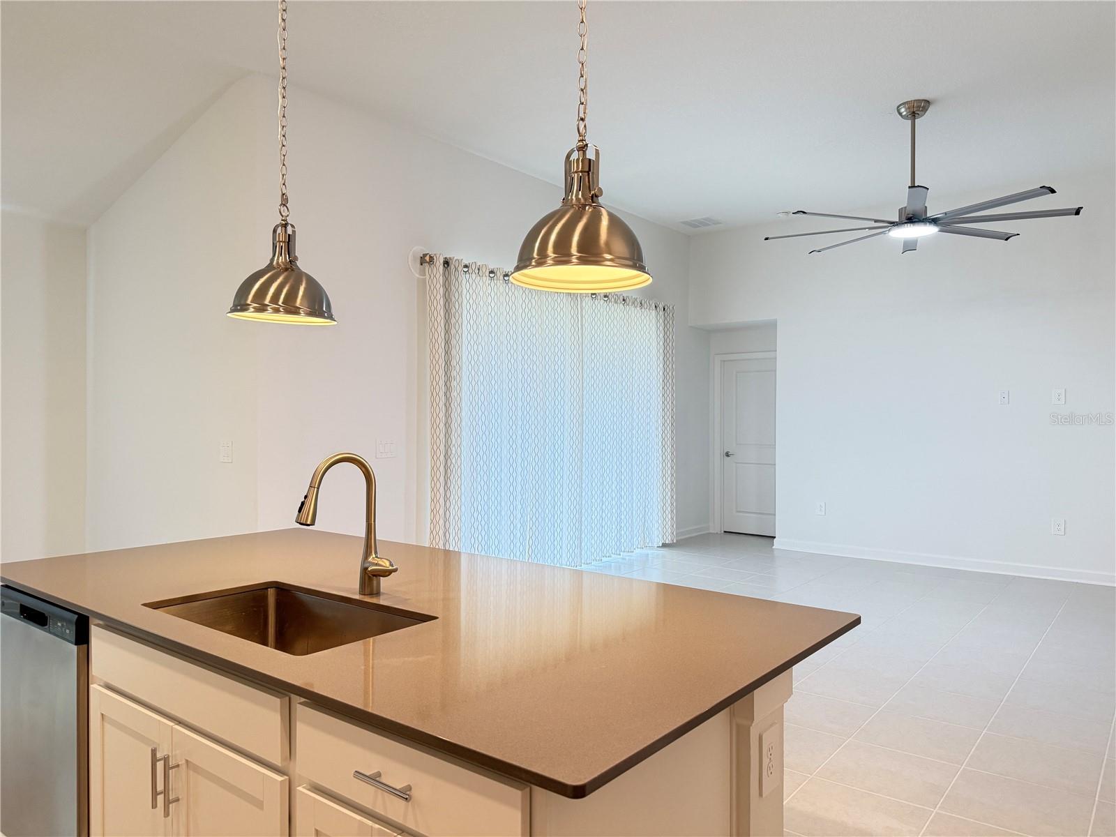 Image 16 of 73 For 7117 Dilly Lake Avenue