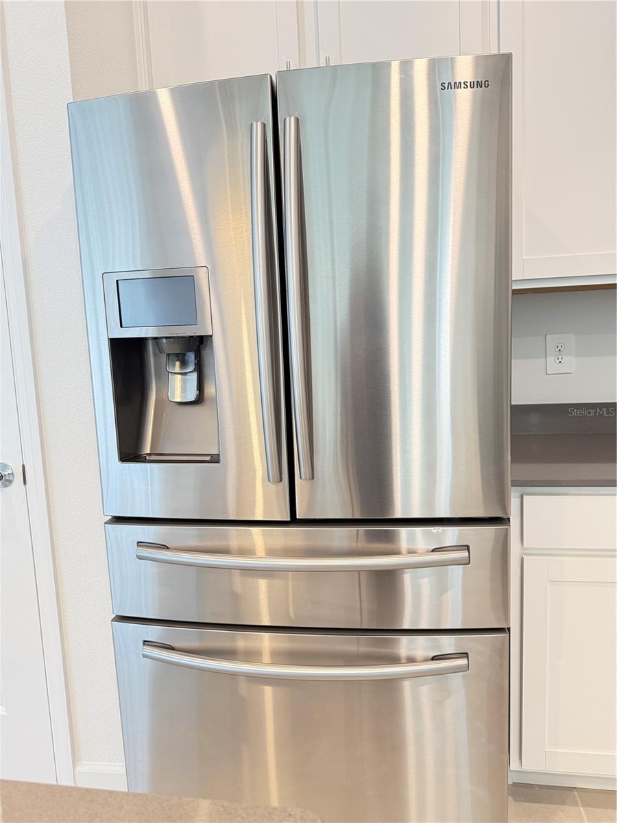 Image 18 of 73 For 7117 Dilly Lake Avenue