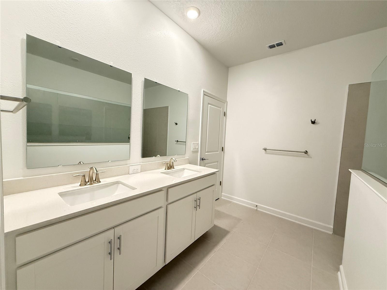 Image 23 of 73 For 7117 Dilly Lake Avenue