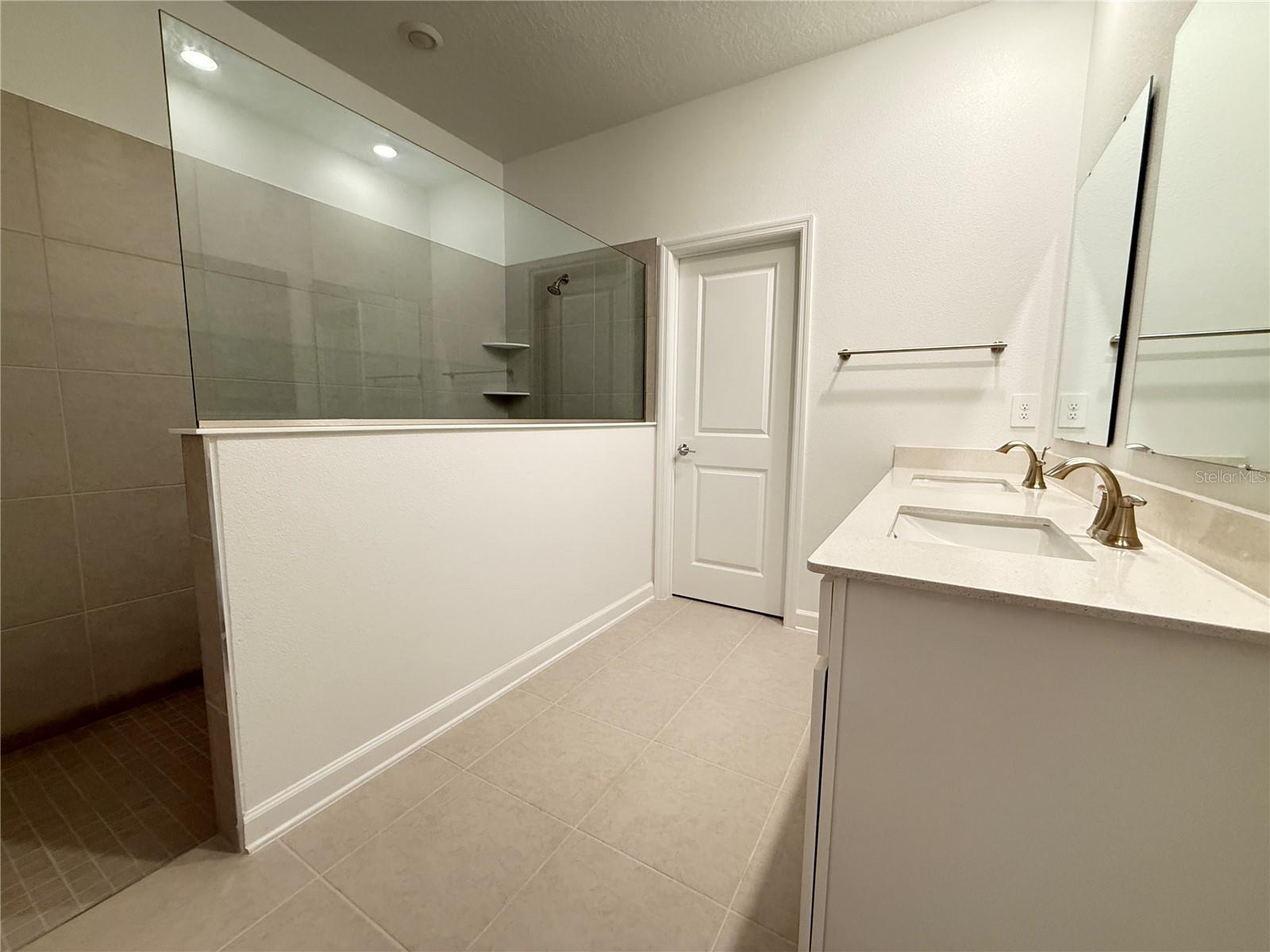 Image 24 of 73 For 7117 Dilly Lake Avenue