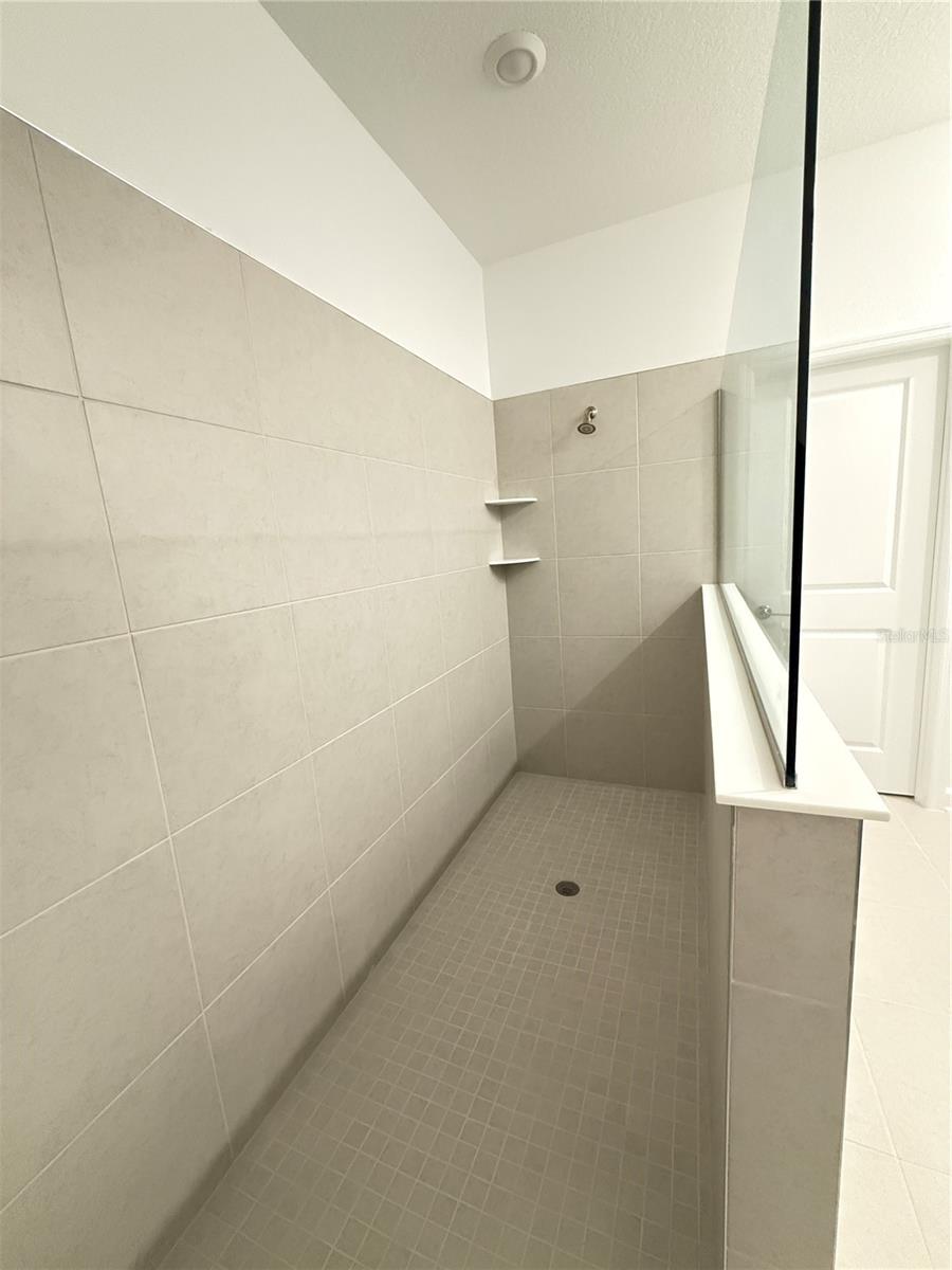 Image 25 of 73 For 7117 Dilly Lake Avenue