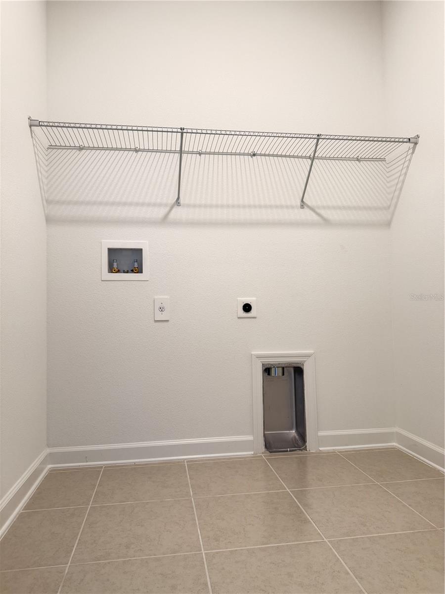 Image 39 of 73 For 7117 Dilly Lake Avenue