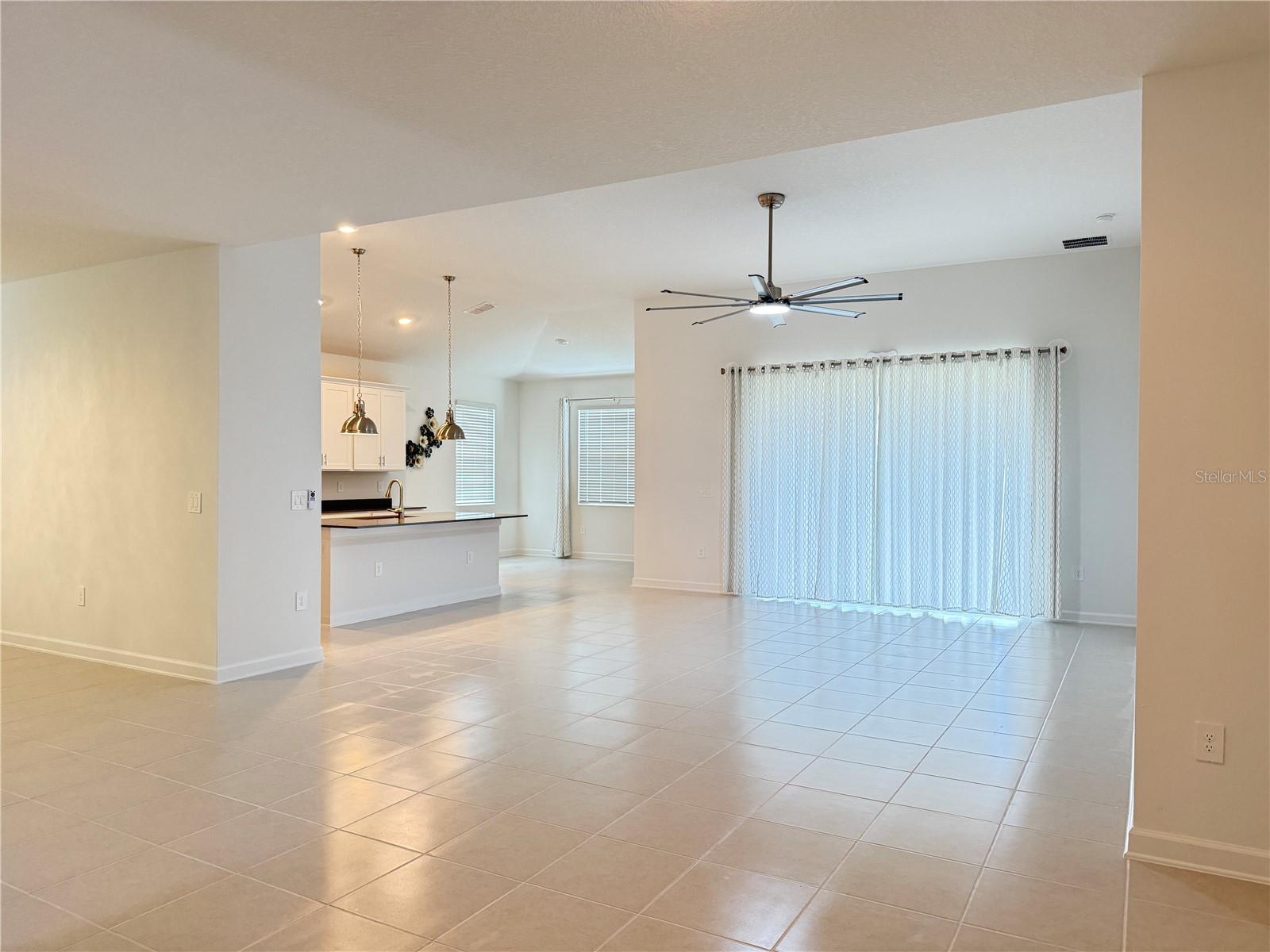 Image 4 of 73 For 7117 Dilly Lake Avenue