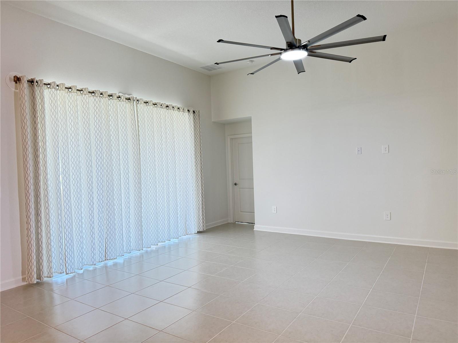 Image 41 of 73 For 7117 Dilly Lake Avenue