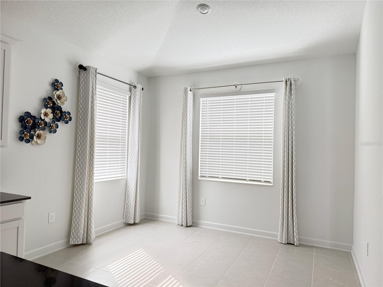 Image 5 of 73 For 7117 Dilly Lake Avenue