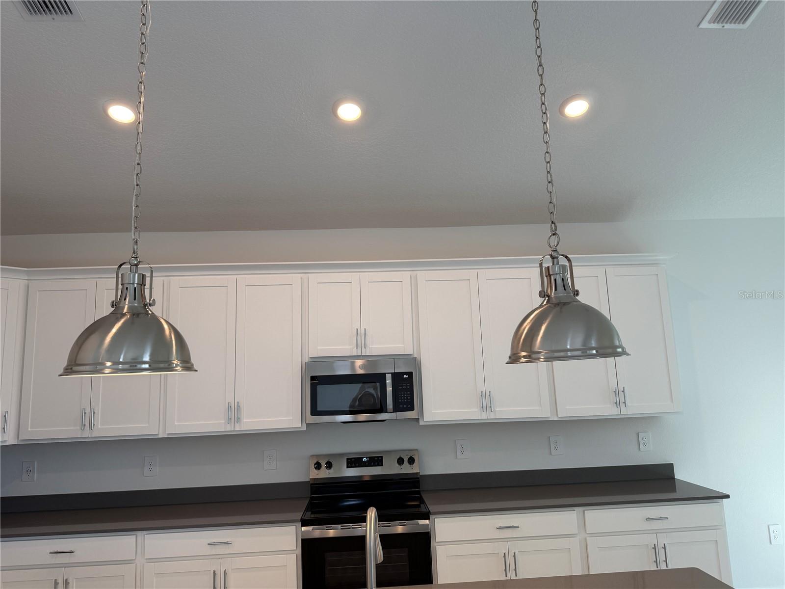 Image 9 of 73 For 7117 Dilly Lake Avenue