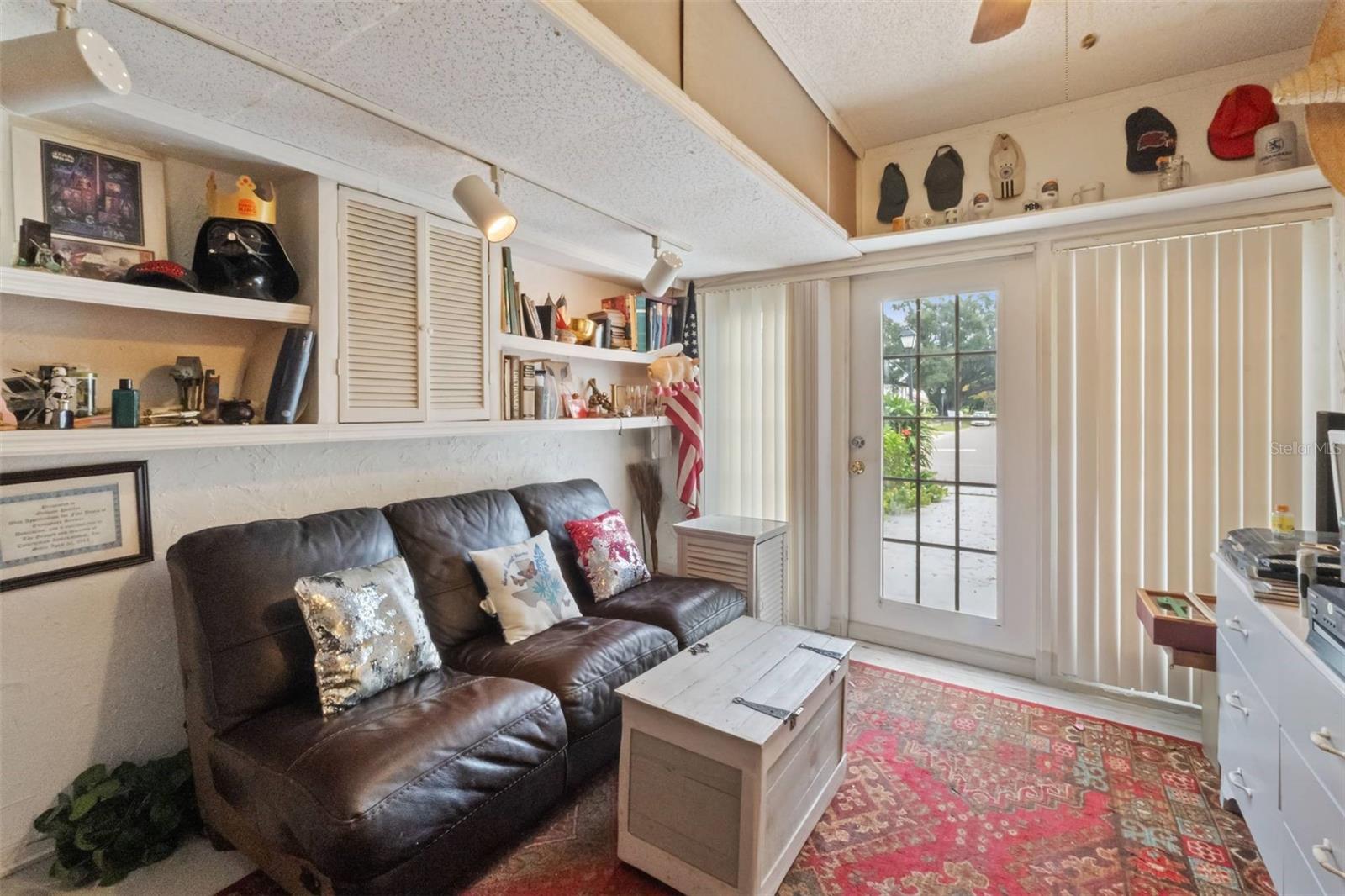 Image 10 of 27 For 1208 Citrus Oaks Avenue