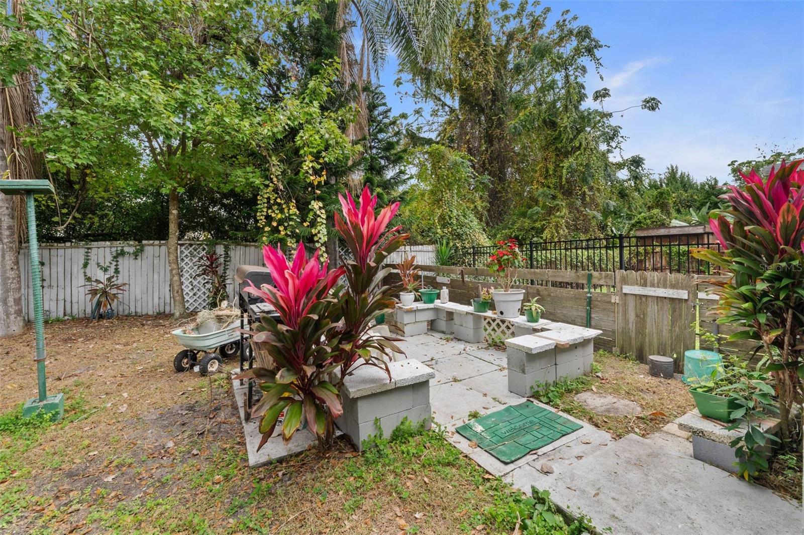 Image 24 of 27 For 1208 Citrus Oaks Avenue