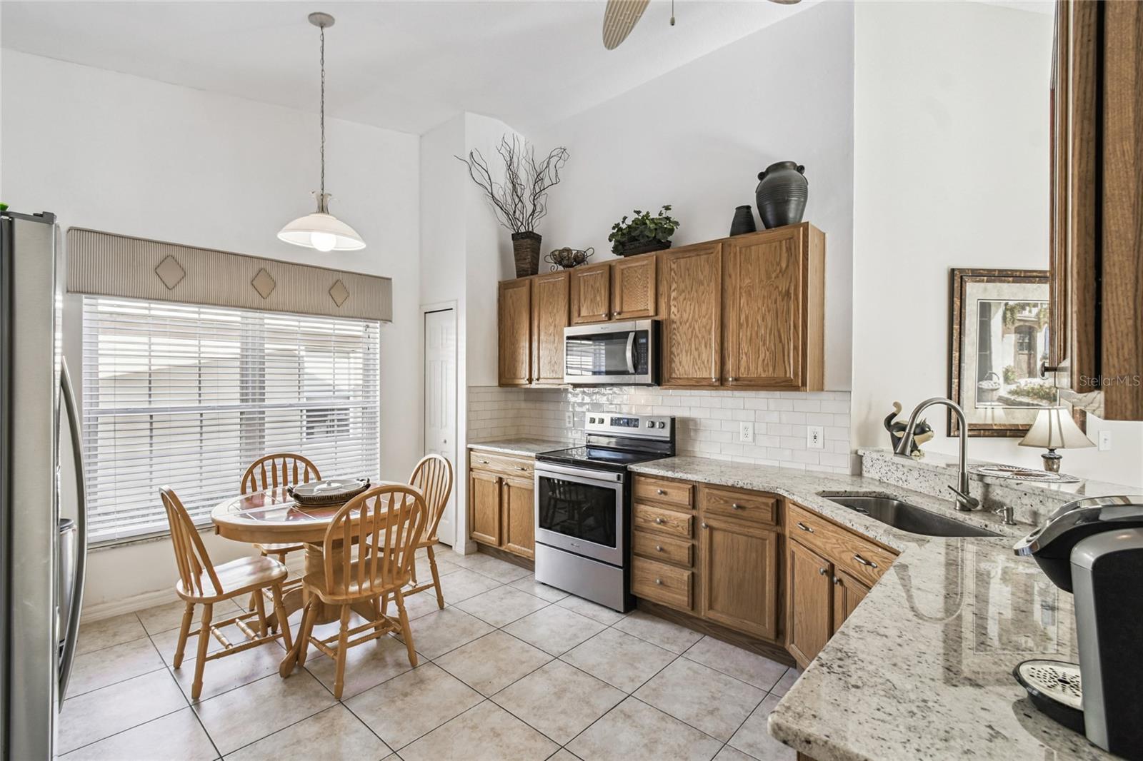 Image 13 of 52 For 513 Vineyard Way