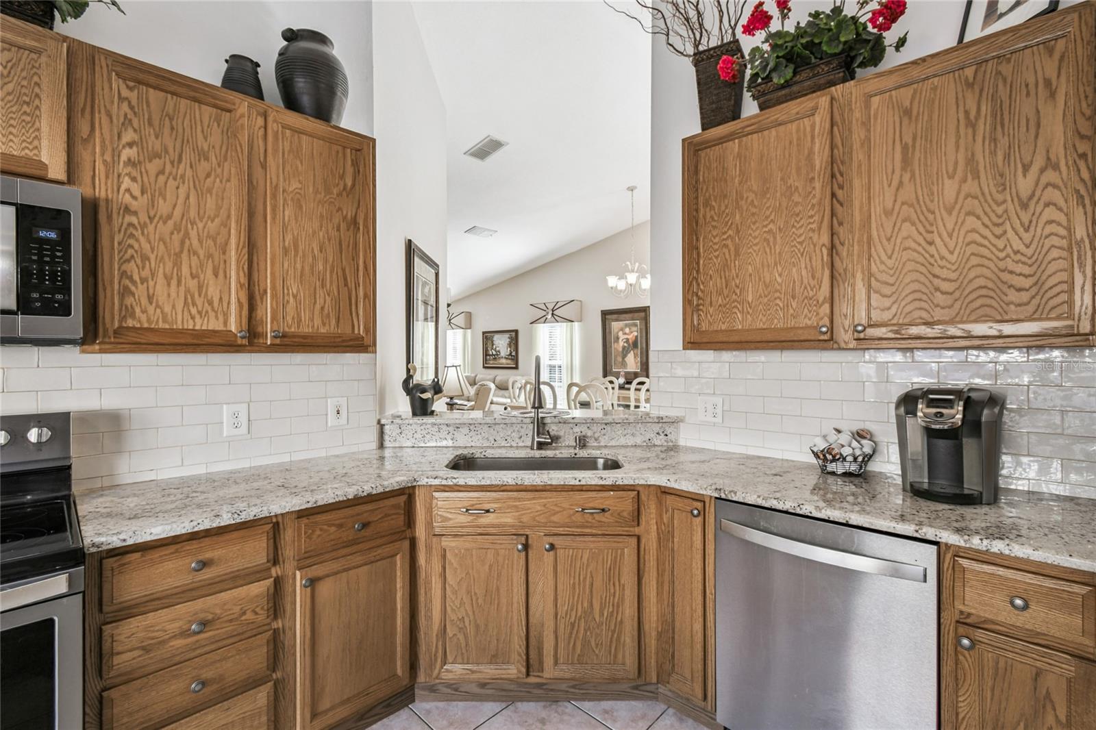 Image 14 of 52 For 513 Vineyard Way