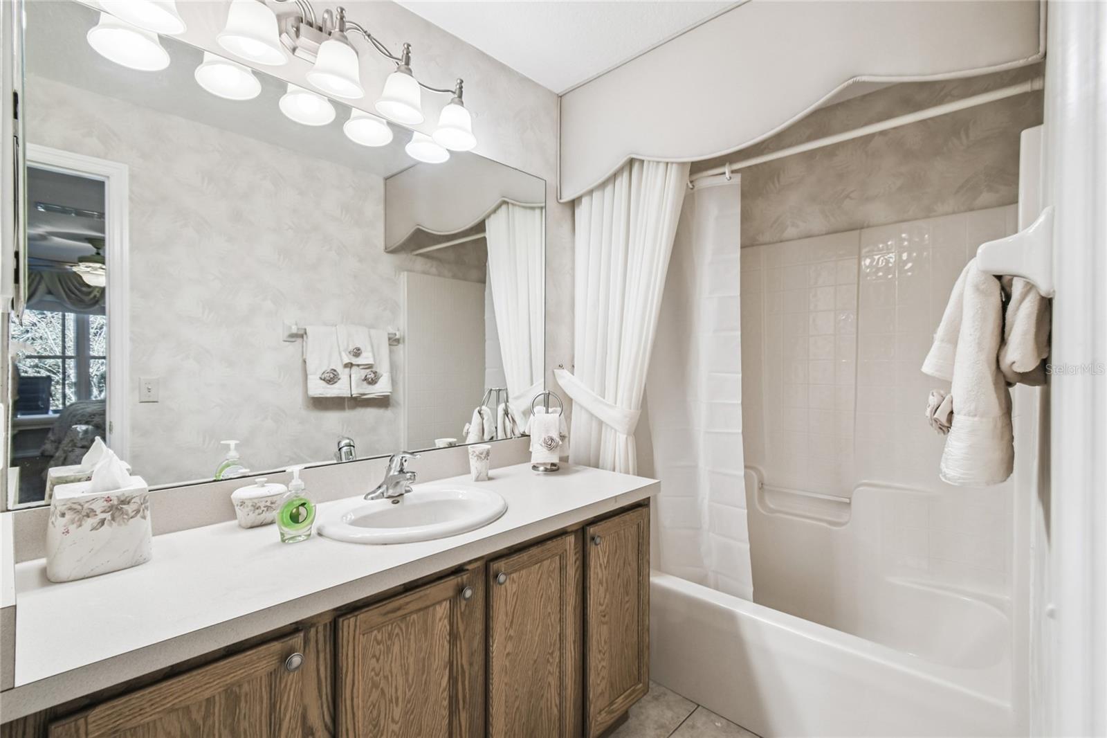 Image 23 of 52 For 513 Vineyard Way