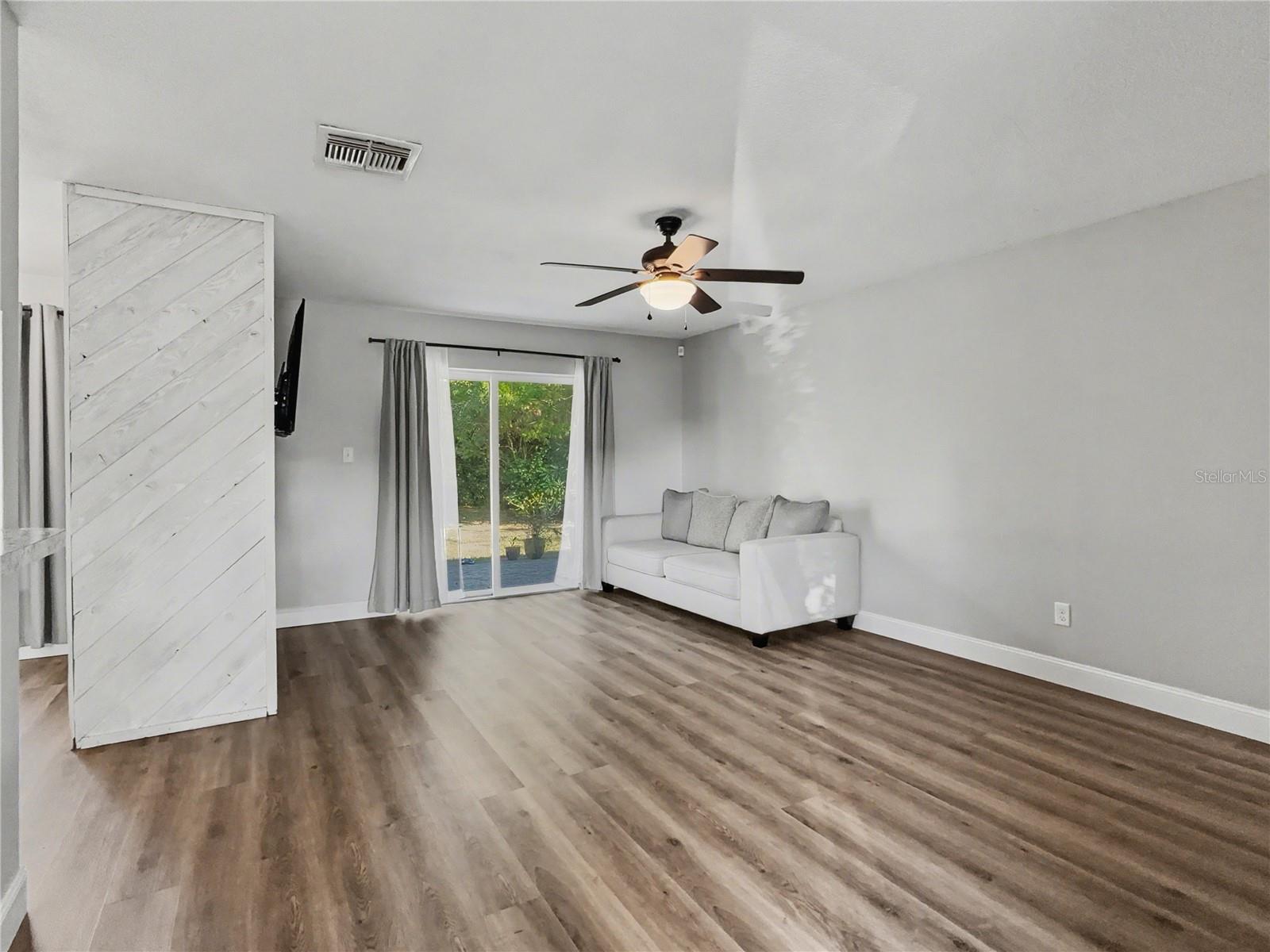 Image 4 of 29 For 109 Wild Elm Court