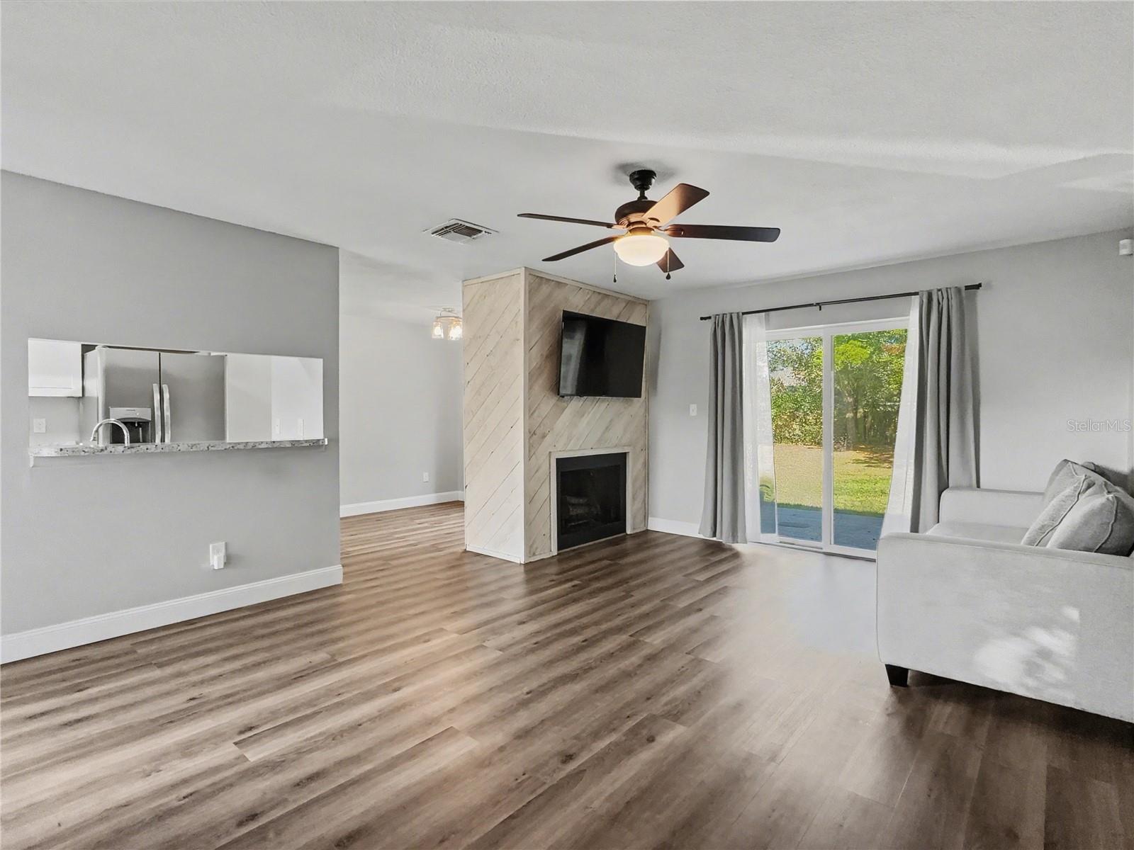 Image 5 of 29 For 109 Wild Elm Court