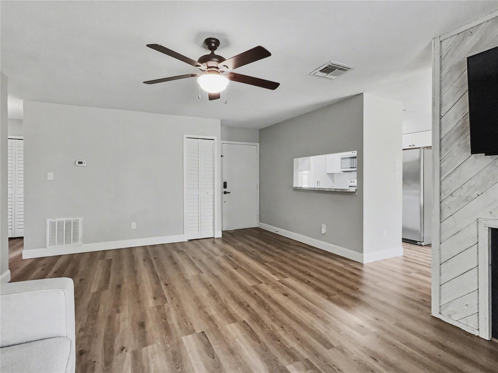 Image 6 of 29 For 109 Wild Elm Court