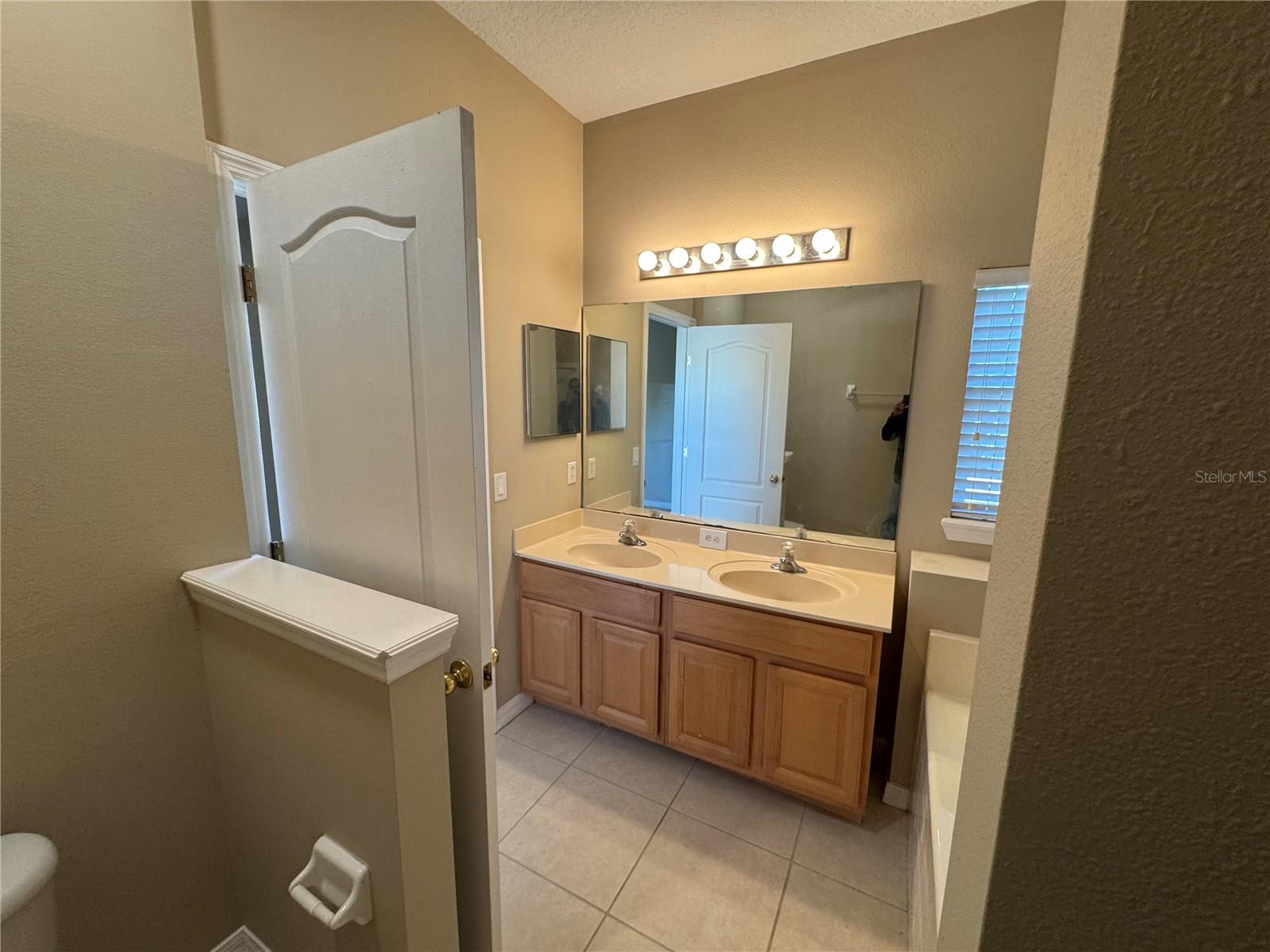 Image 25 of 33 For 2077 Great Falls Way