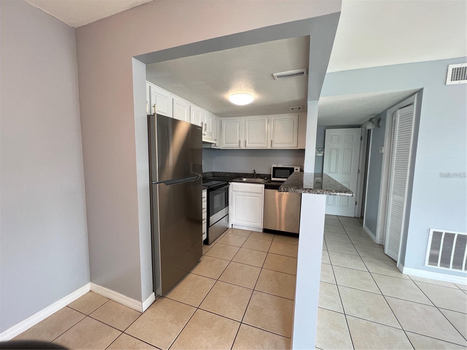 Image 3 of 18 For 2535 Alafaya Trail 65