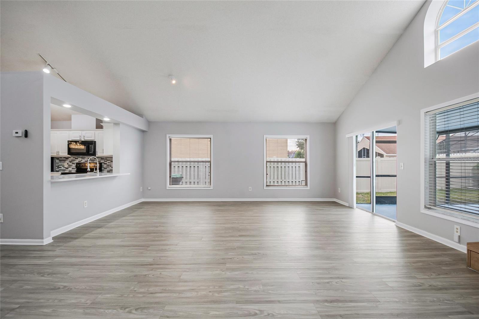 Image 18 of 45 For 2705 Stone Oak Drive