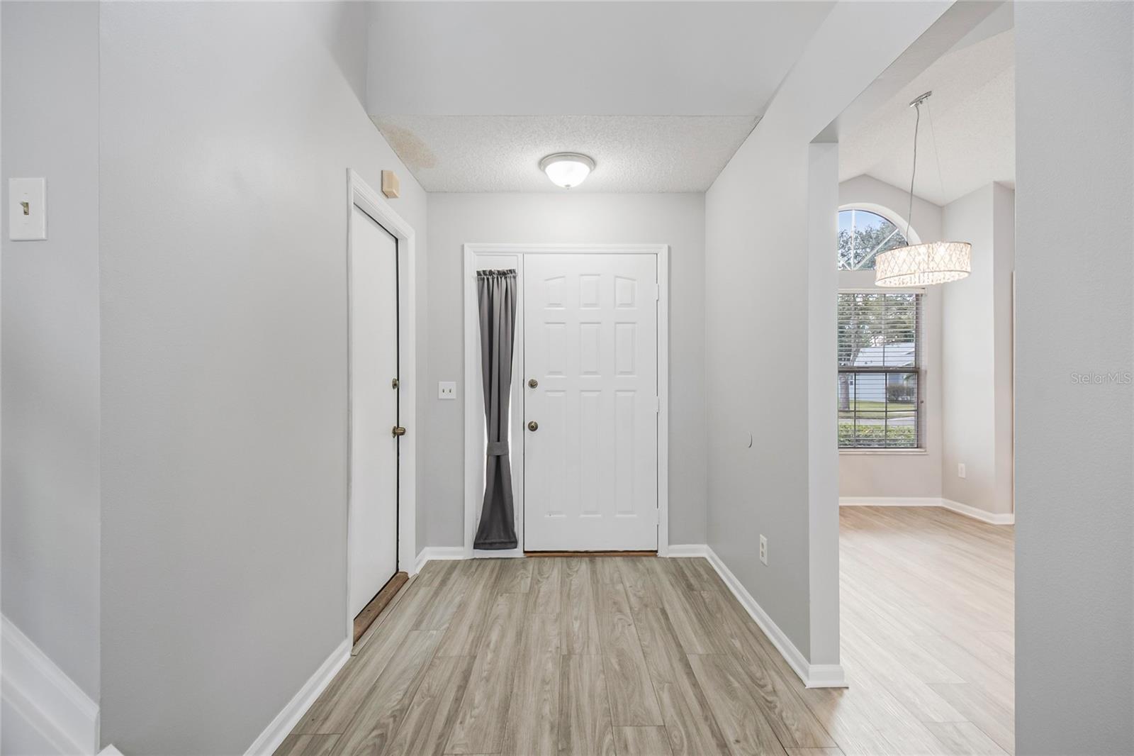 Image 4 of 45 For 2705 Stone Oak Drive