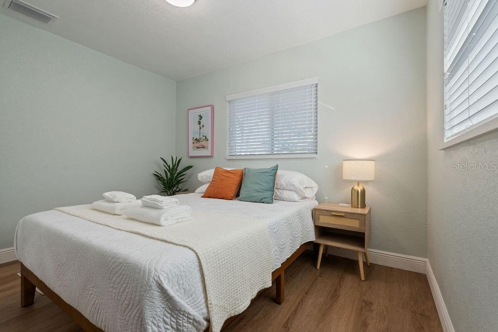 Image 38 of 72 For 11987 Maple Street