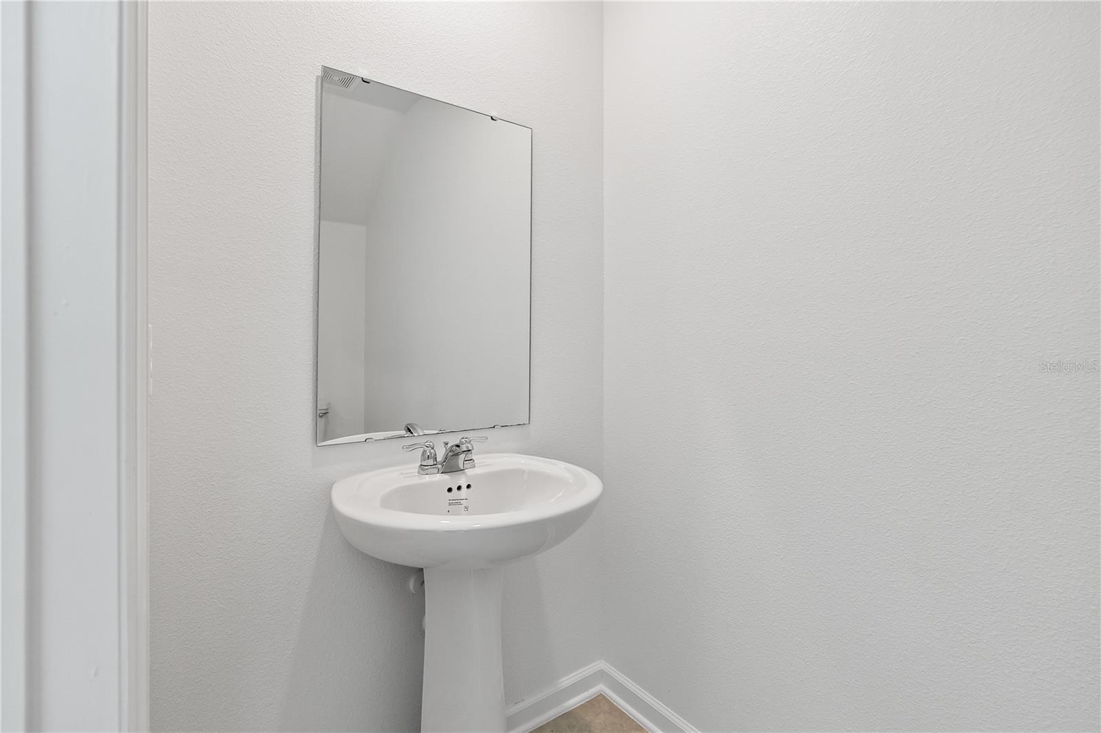 Image 18 of 39 For 4253 Twisted Twig Bend